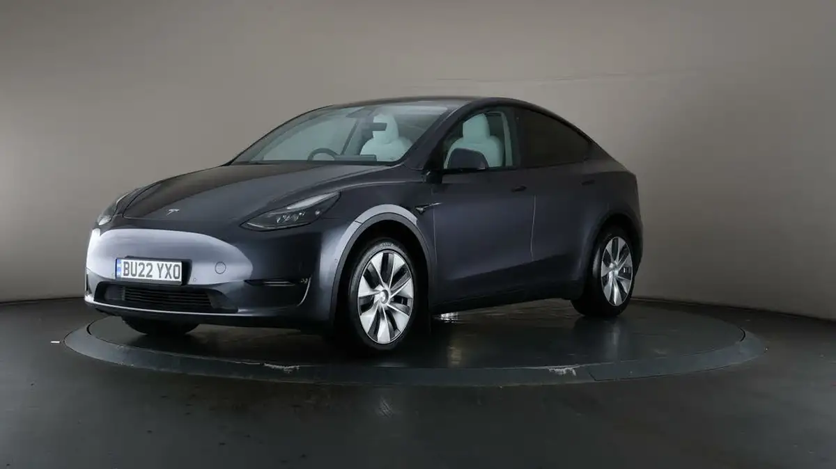 2022-tesla-model-y-e-long-range-big-36
