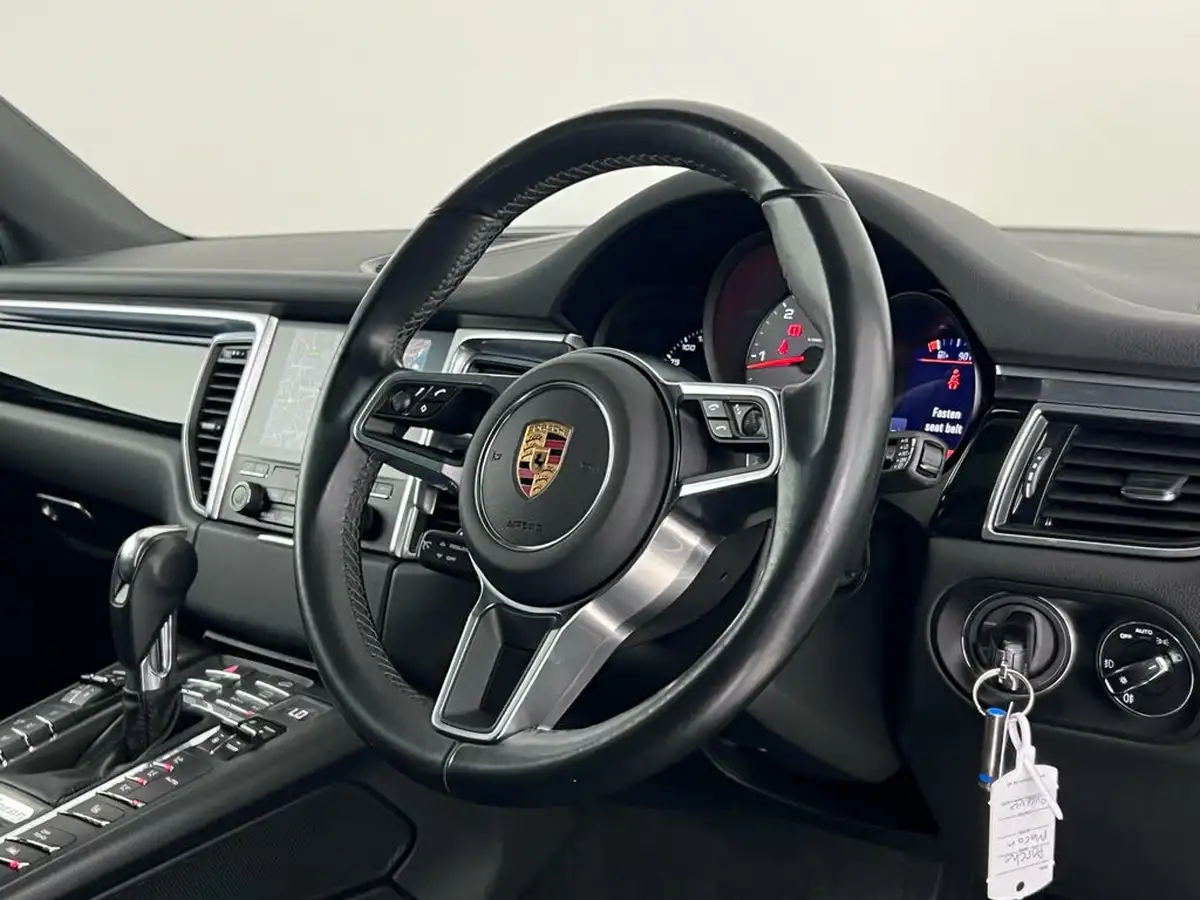 2016-porsche-macan-30td-s-big-19