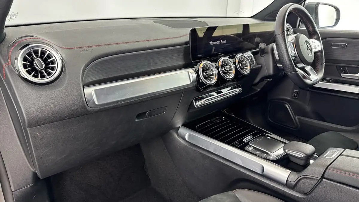2022-mercedes-benz-eqb-e-eqb-300-amg-line-big-9
