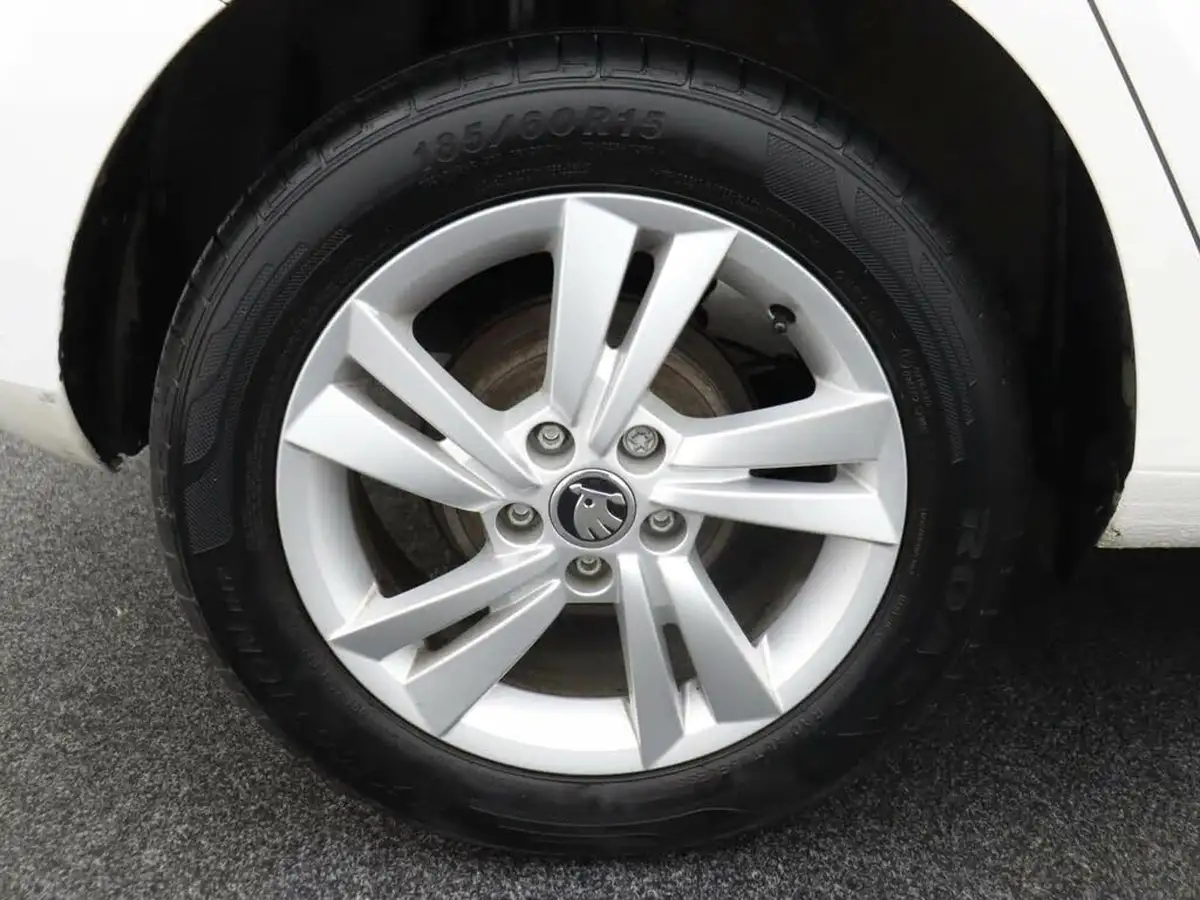 2018-skoda-fabia-10-mpi-se-ss-hatchback-big-6