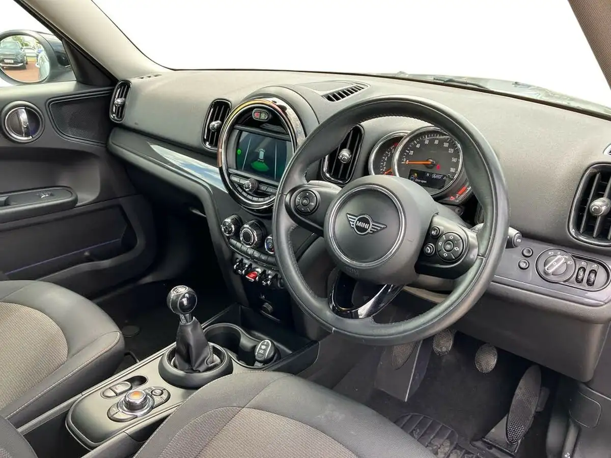 2020-mini-countryman-15-cooper-classic-big-8