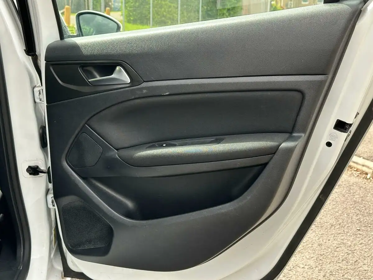 2017-peugeot-308-16-bluehdi-allure-big-54