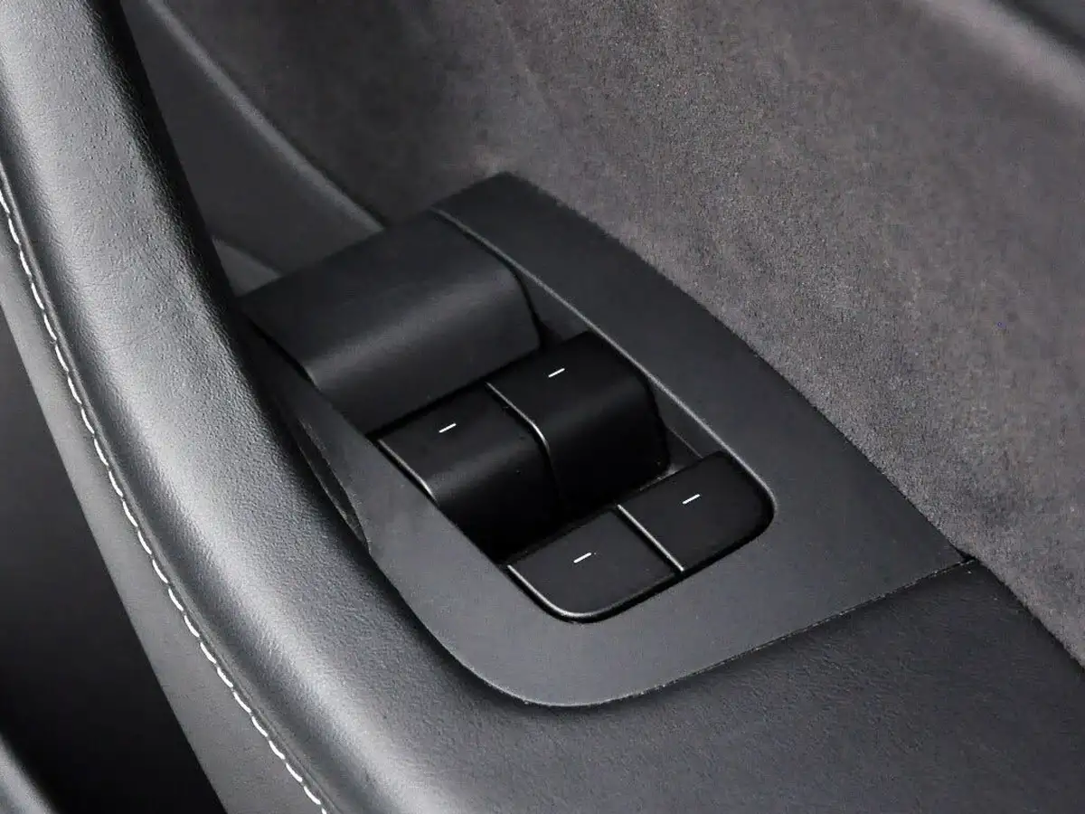 2020-tesla-model-3-e-long-range-big-47