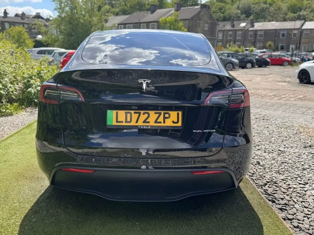 2022-tesla-model-y-e-long-range-big-8