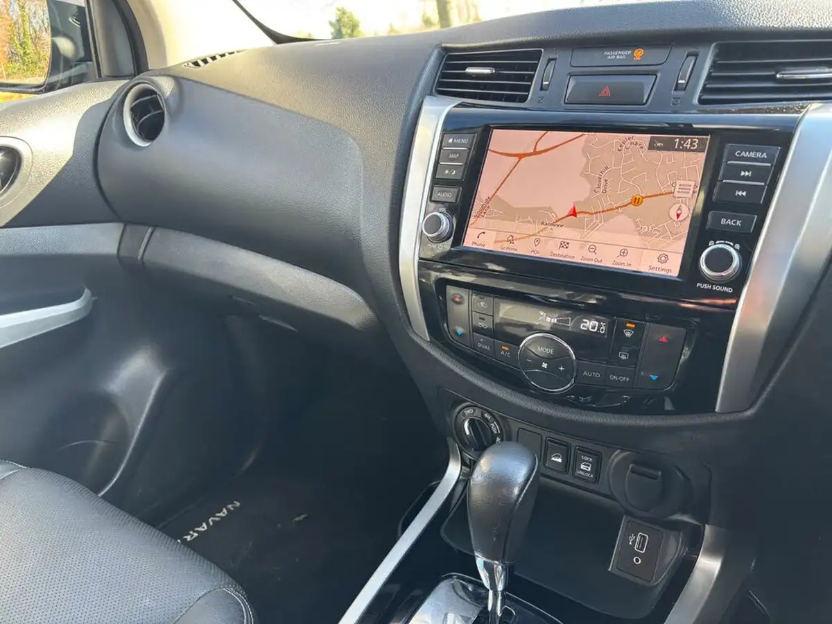 2019-nissan-navara-23dci-tt-tekna-8-navileather-auto-big-15