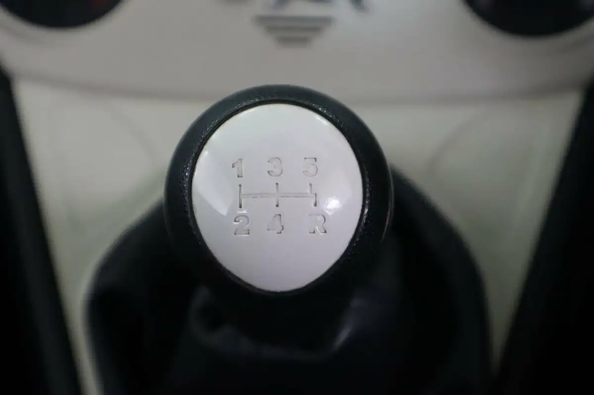 2009-ford-ka-12-studio-big-17