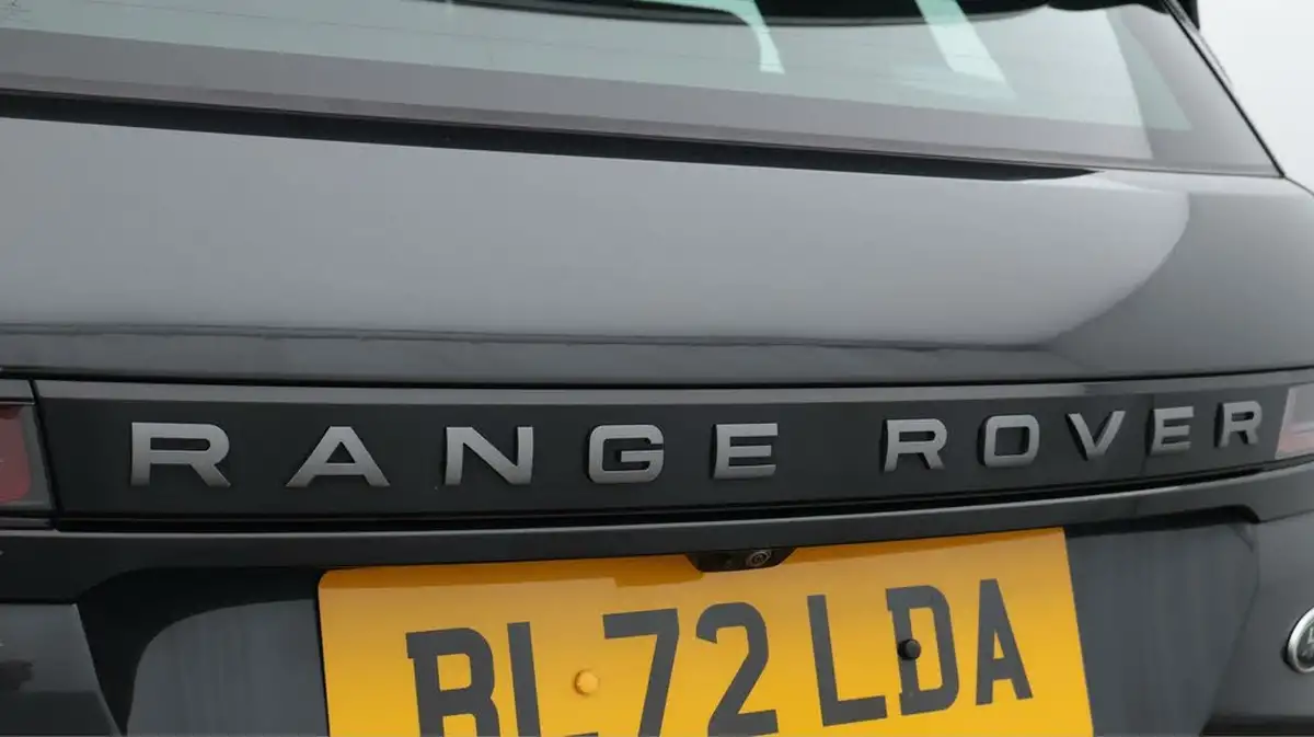 2022-land-rover-range-rover-evoque-15-p300e-r-dynamic-s-big-21