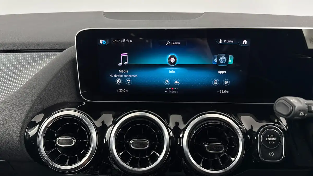 2021-mercedes-benz-gla-class-20d-gla-200d-sport-executive-big-15