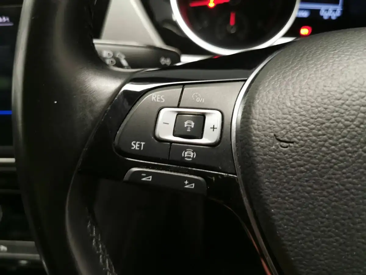 2021-volkswagen-touran-15-tsi-se-dsg-big-24