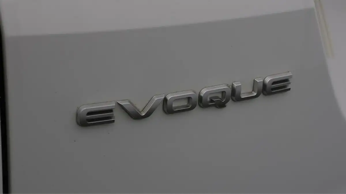 2021-land-rover-range-rover-evoque-20-d165-evoque-big-19
