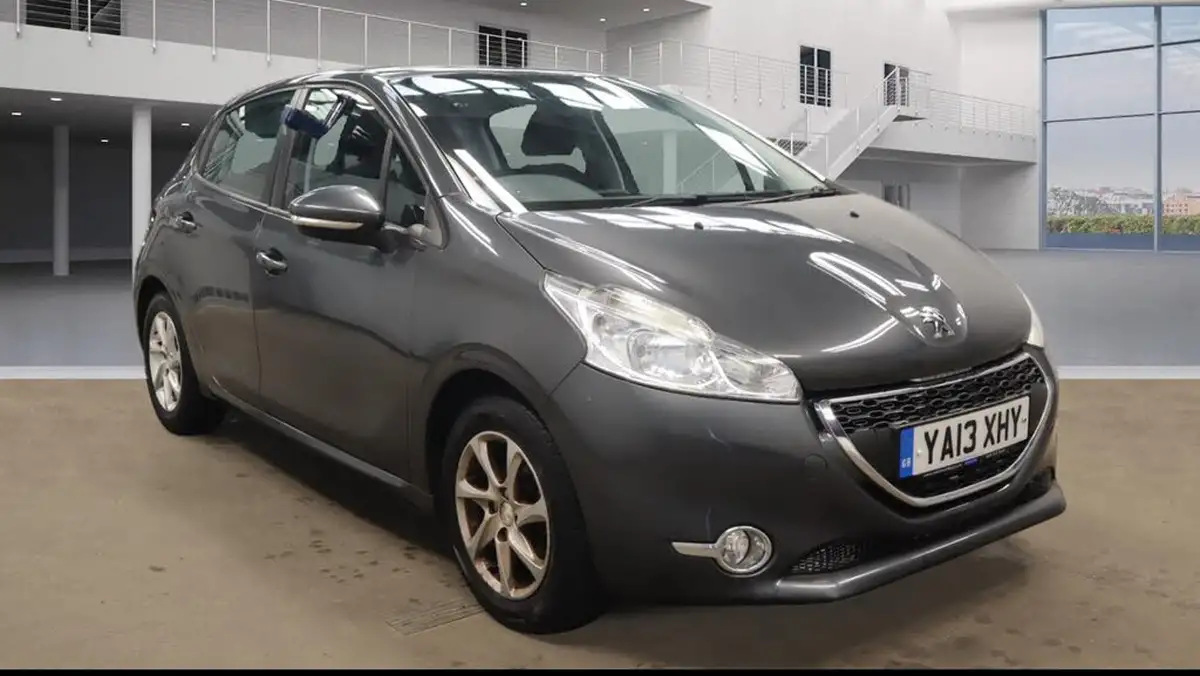 2013-peugeot-208-12-active-5d-big-0
