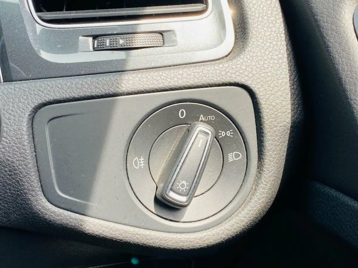 2019-volkswagen-golf-e-e-golf-big-25