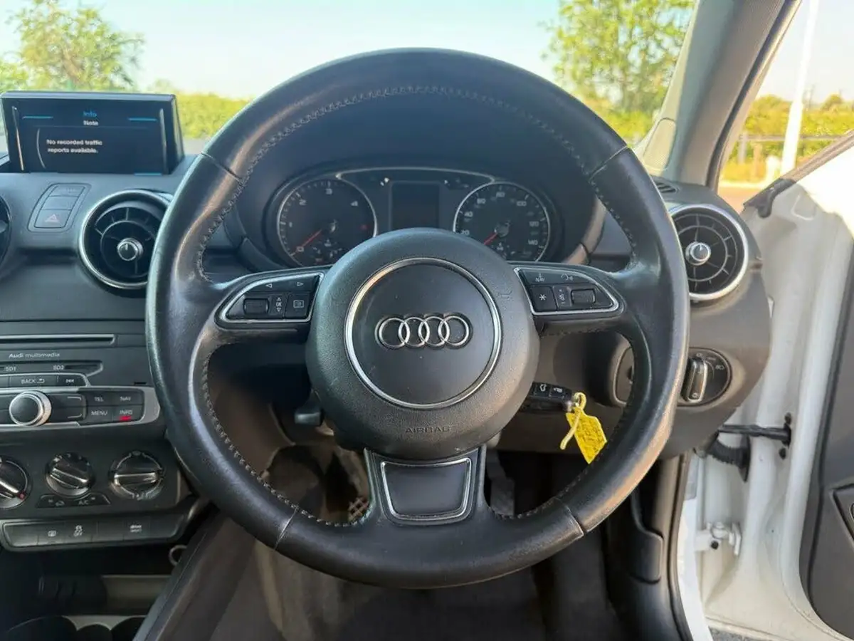 2015-audi-a1-16tdi-sport-hatchback-3d-big-45