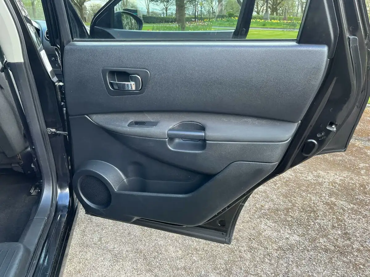 2011-nissan-qashqai2-15td-n-tec-big-24