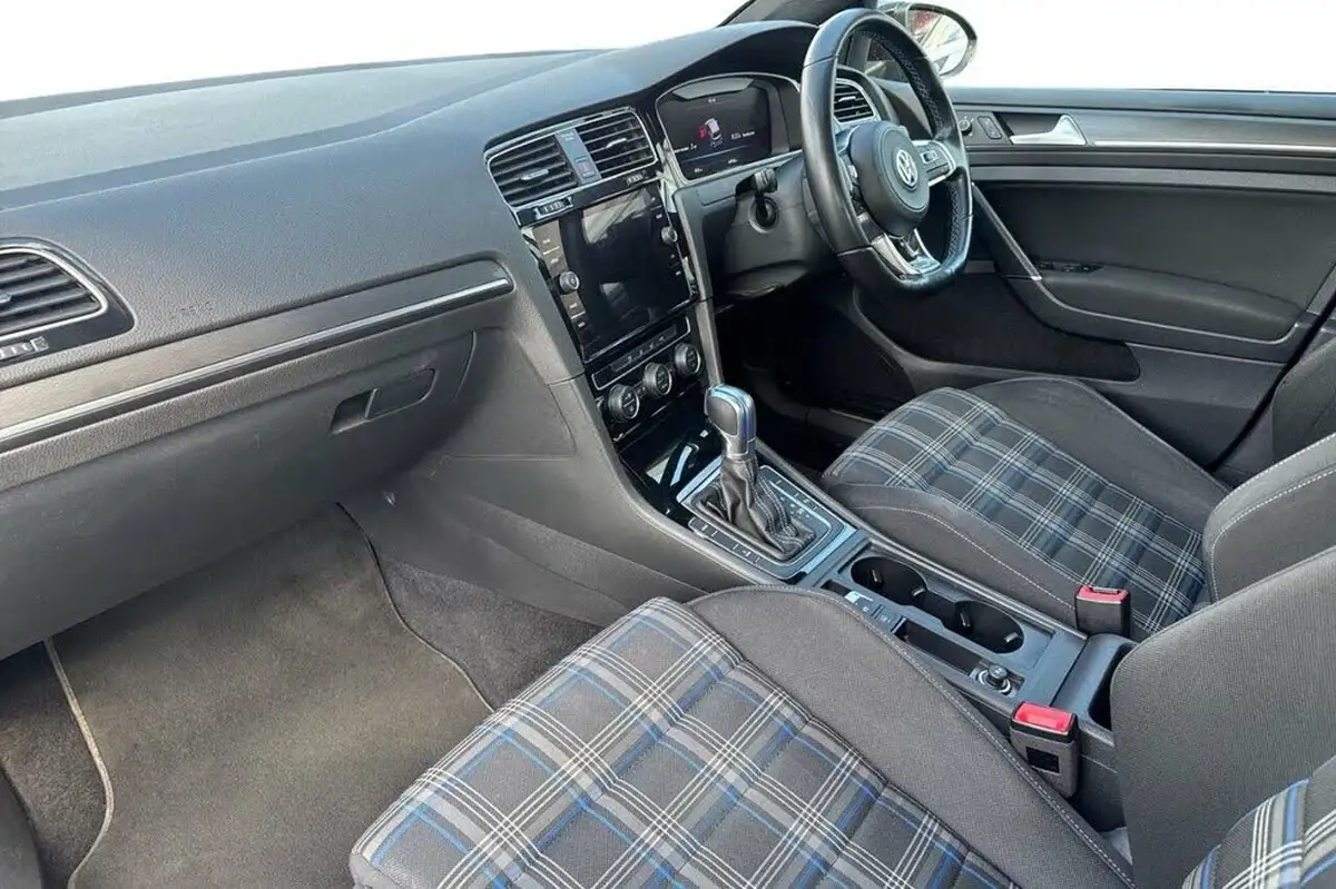 2018-volkswagen-golf-14-tsi-gte-big-10