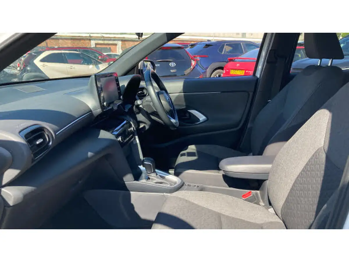 2022-toyota-yaris-15-vvt-i-design-panoramic-roof-big-9