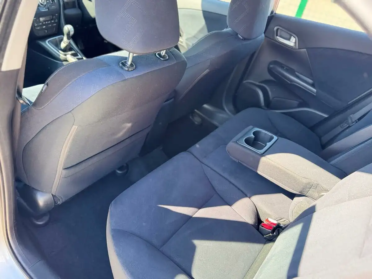 2014-honda-civic-16td-se-plus-hatchback-big-28