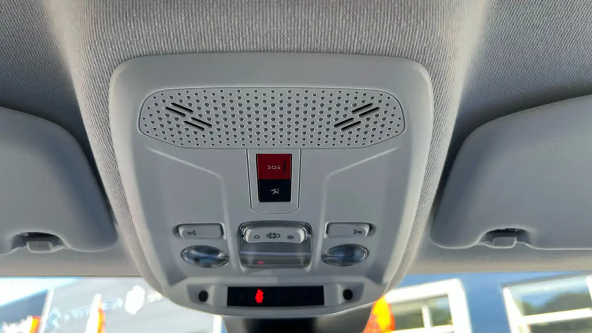2022-peugeot-208-12-puretech-allure-premium-100ps-big-38