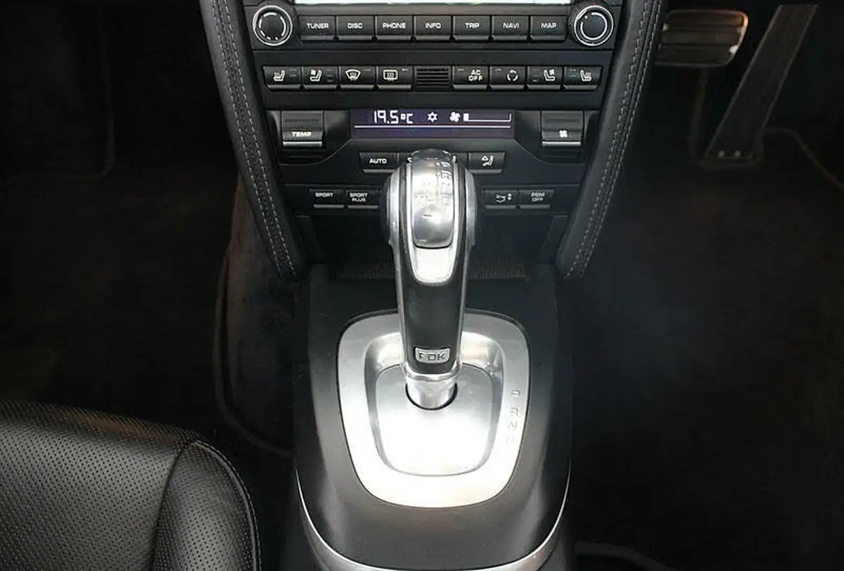 2023-porsche-taycan-e-turbo-s-big-29