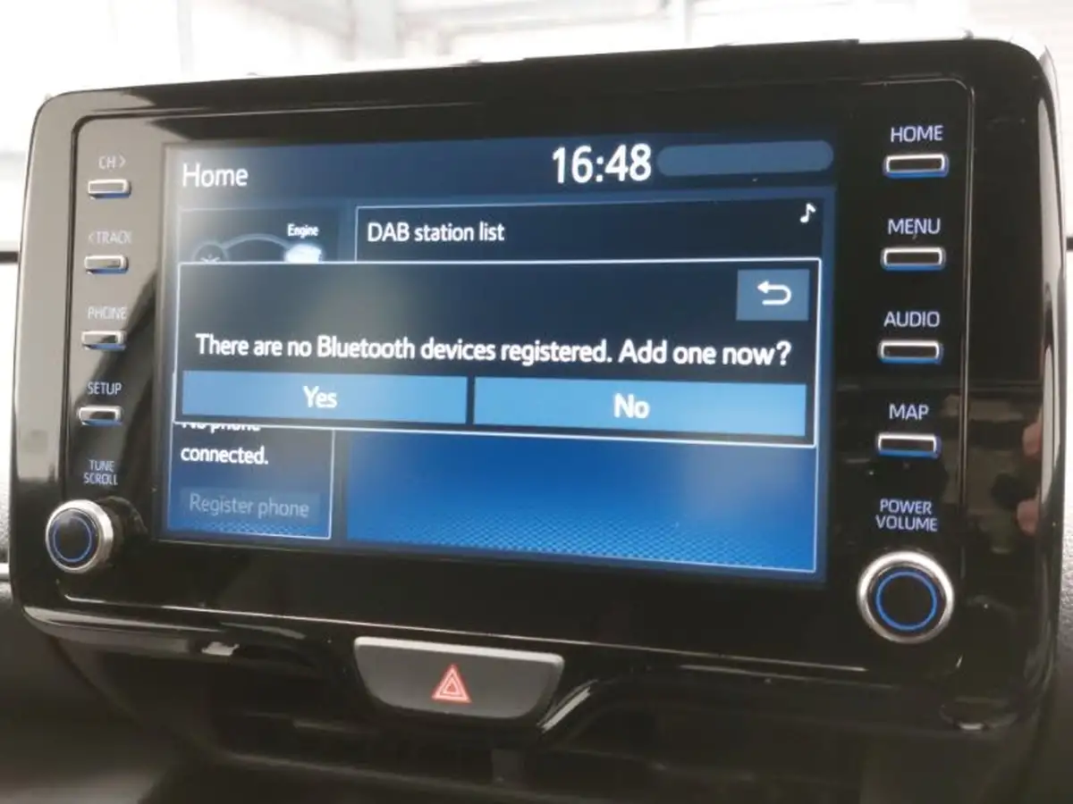 2021-toyota-yaris-15-vvt-i-design-panoramic-roof-big-12