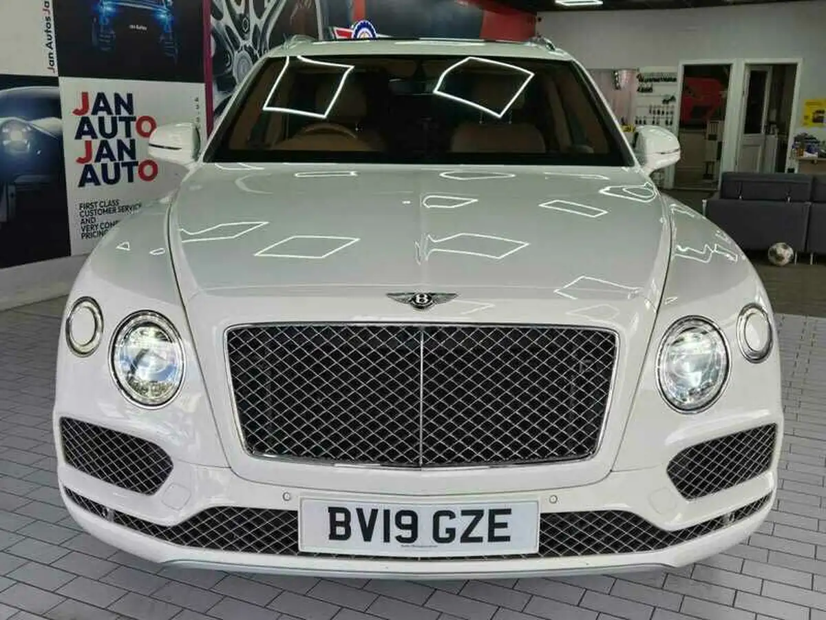 2019-bentley-bentayga-40-v8-big-28