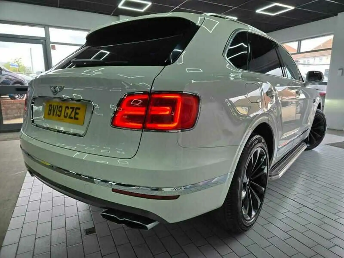 2019-bentley-bentayga-40-v8-big-52