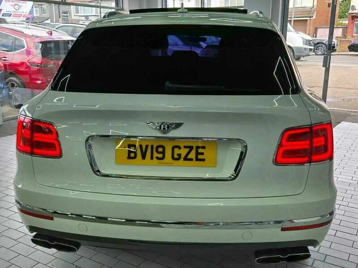 2019-bentley-bentayga-40-v8-big-4