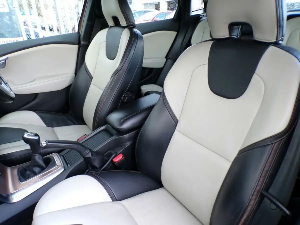 2014-volvo-v40-16td-d2-cross-country-lux-big-10