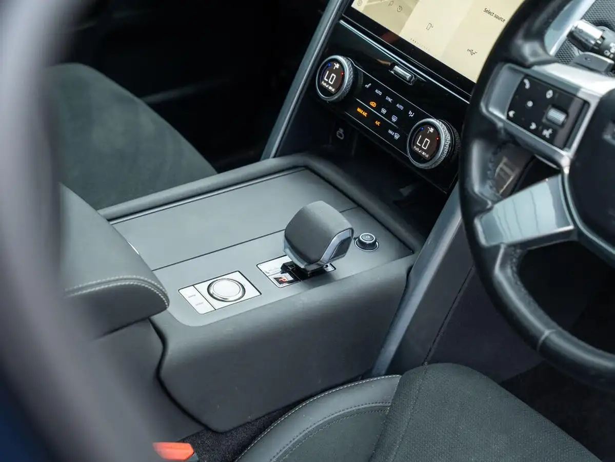 2021-land-rover-discovery-30-d250-r-dynamic-se-250ps-big-29