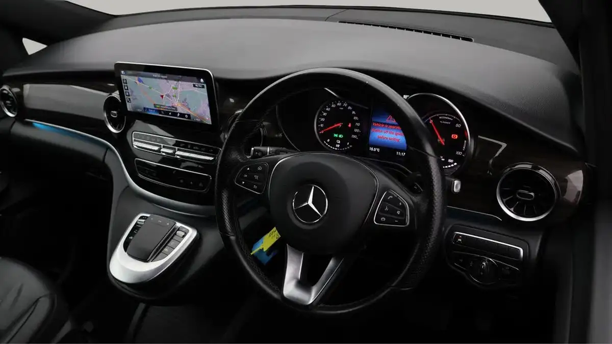 2022-mercedes-benz-eqv-e-eqv-300-sport-big-9