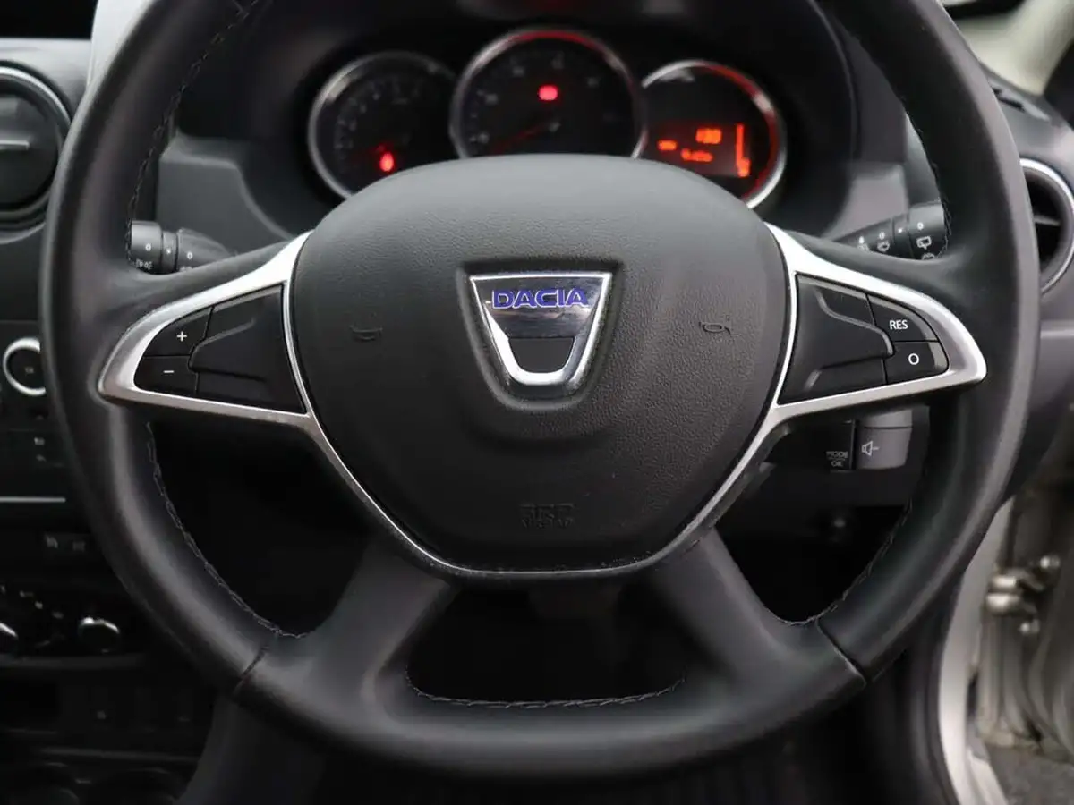 2017-dacia-duster-15dci-laureate-110bhp-ss-station-wagon-5d-auto-big-33