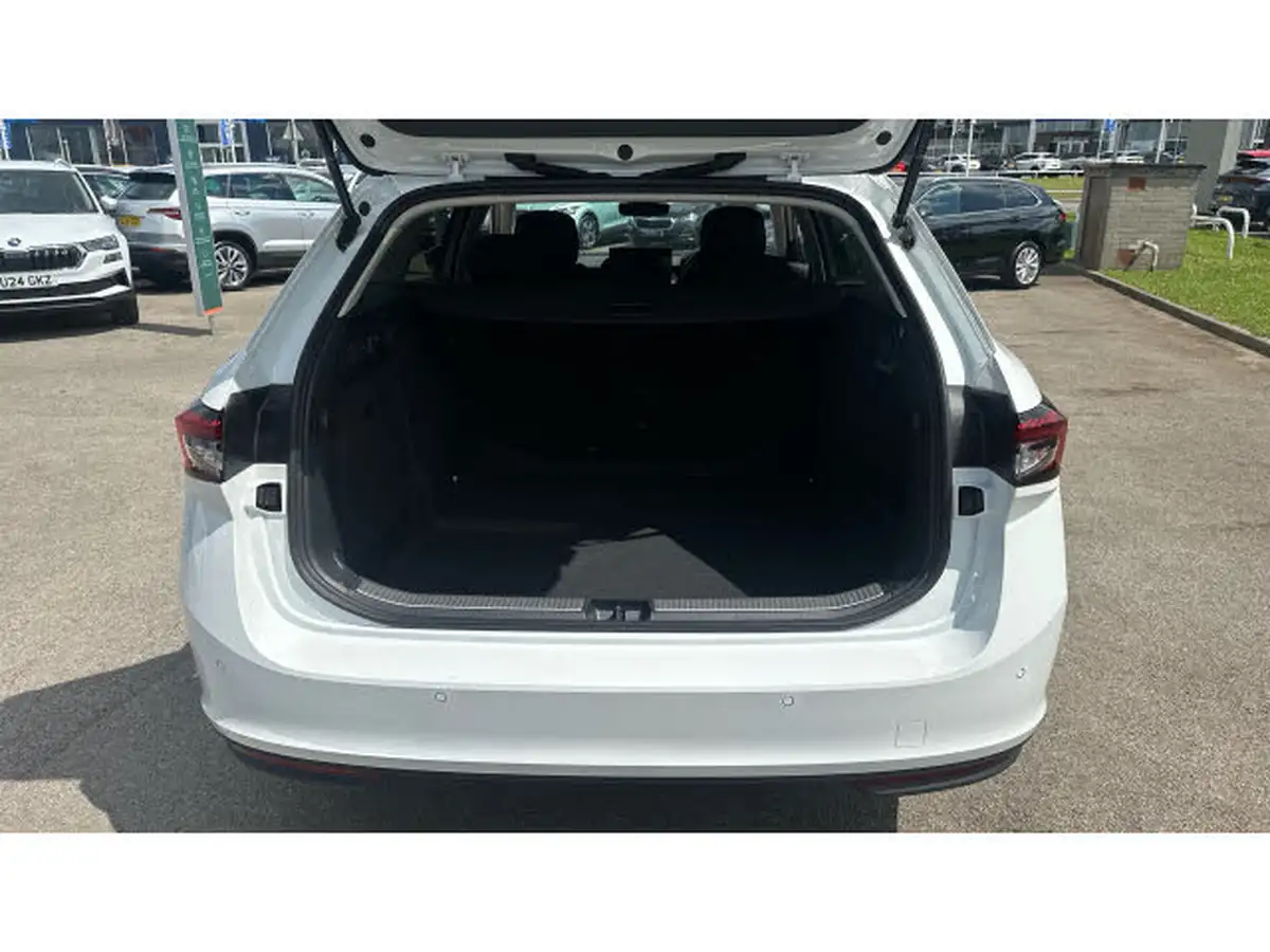 2024-skoda-superb-15-tsi-e-tec-se-technology-estate-big-3