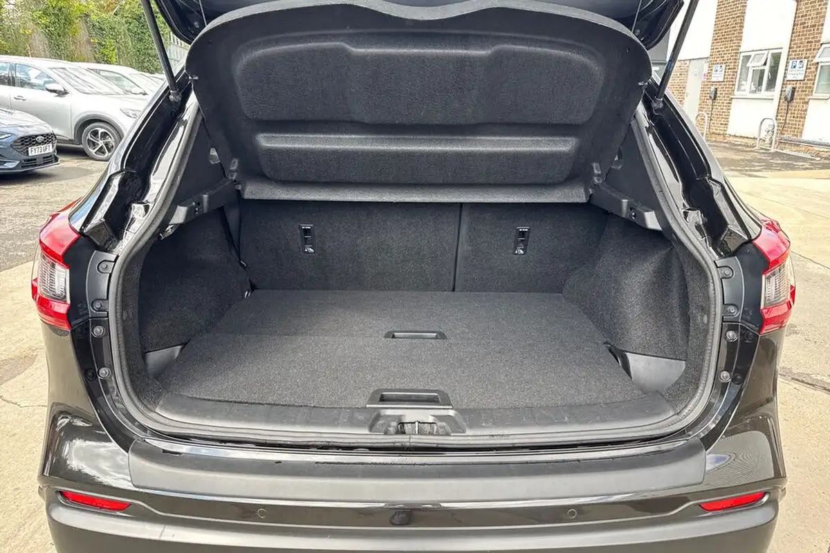 2019-nissan-qashqai-15dci-tekna-19in-alloysglass-roof-pack-dct-big-15
