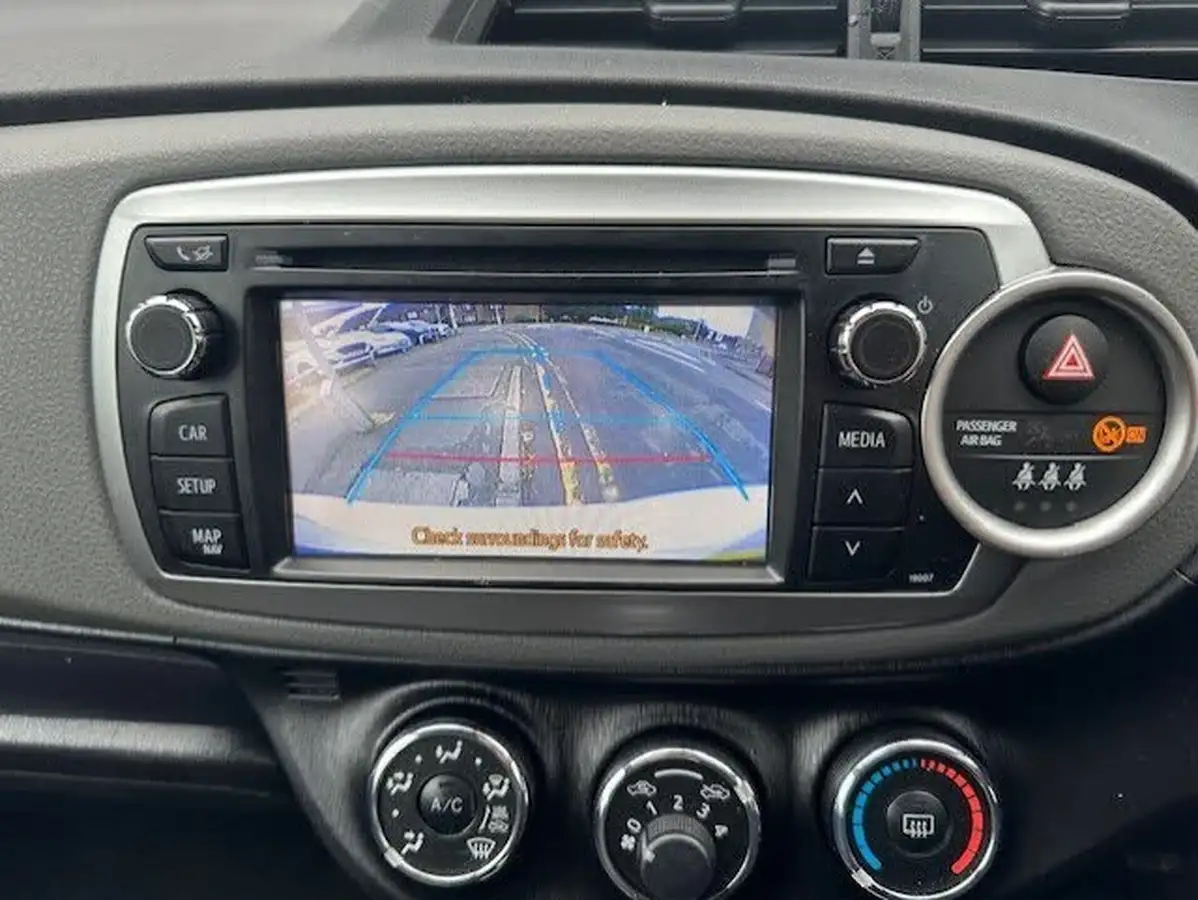 2013-toyota-yaris-133-tr-vvt-i-5d-big-10