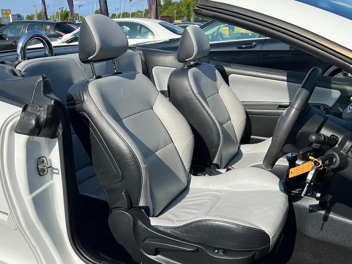 2014-peugeot-207-cc-16-roland-garros-big-9