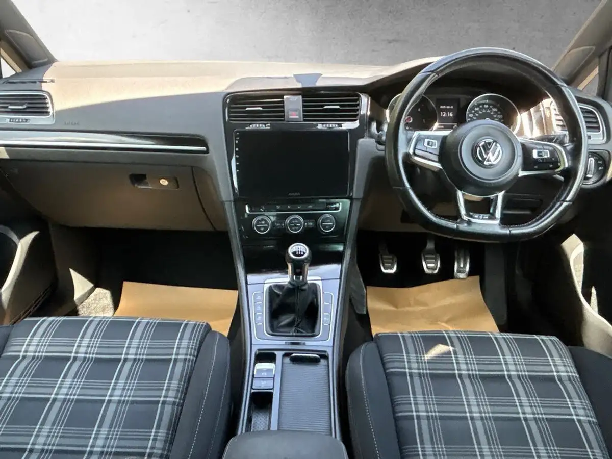 2013-volkswagen-golf-20tdi-gtd-5d-big-1
