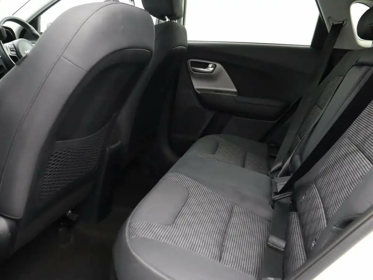 2022-kia-niro-16-gdi-2-139bhp-156kwh-big-12
