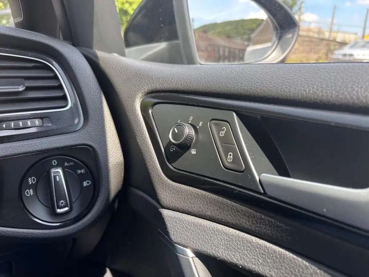 2013-volkswagen-golf-20tdi-gtd-5d-big-25