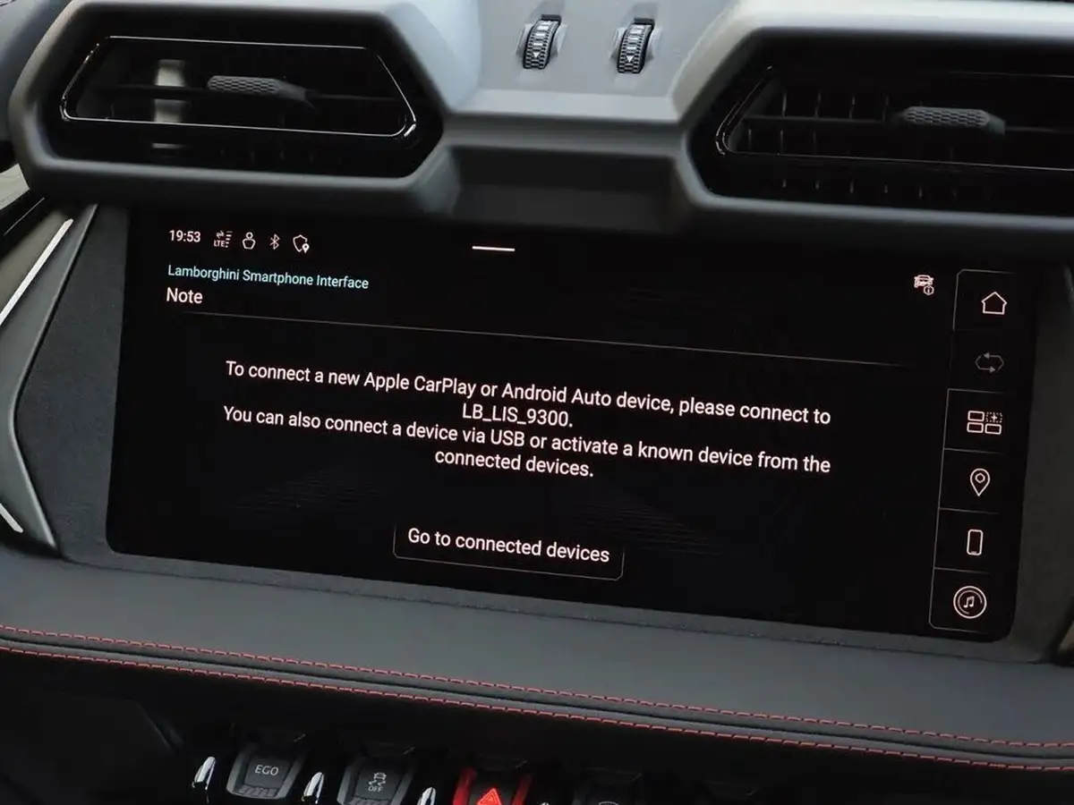 2025-lamborghini-urus-40-no-trim-big-40