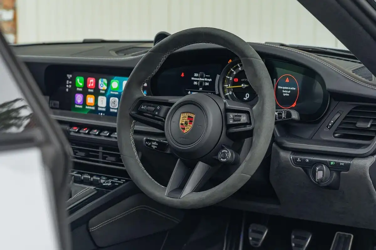 2021-porsche-911-40-gt3-rwd-big-40