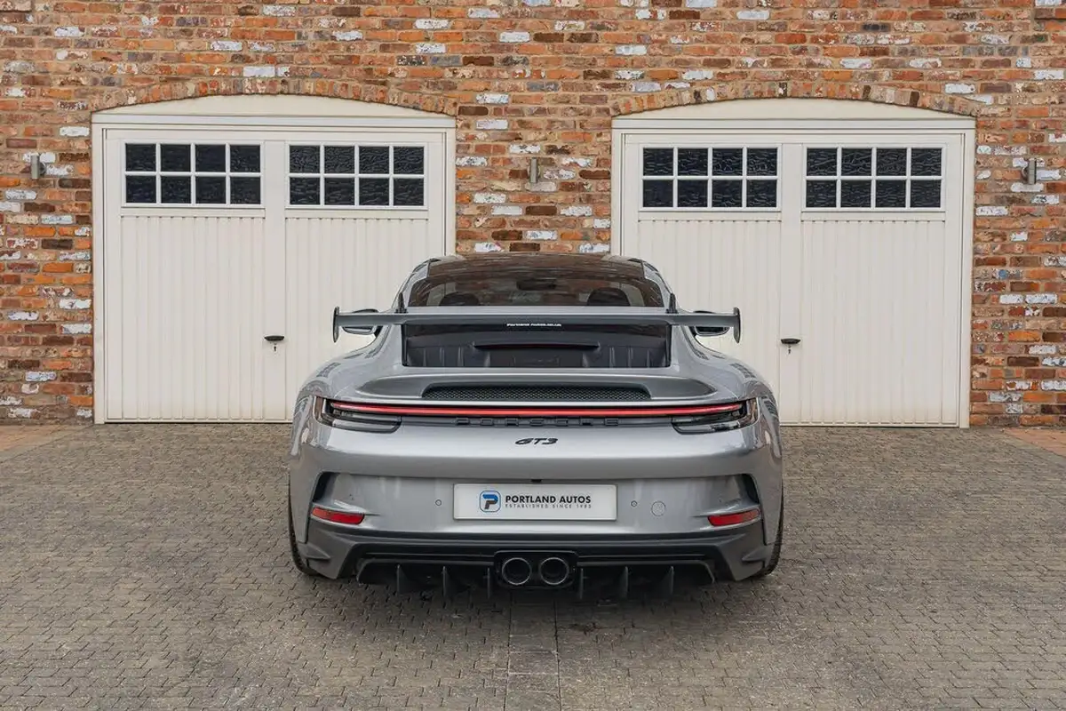 2021-porsche-911-40-gt3-rwd-big-16
