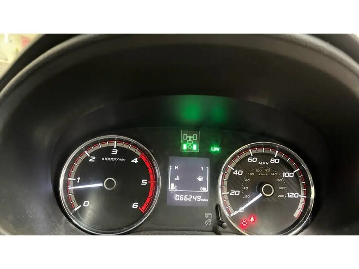 2019-mitsubishi-l200-24di-d-challenger-big-6