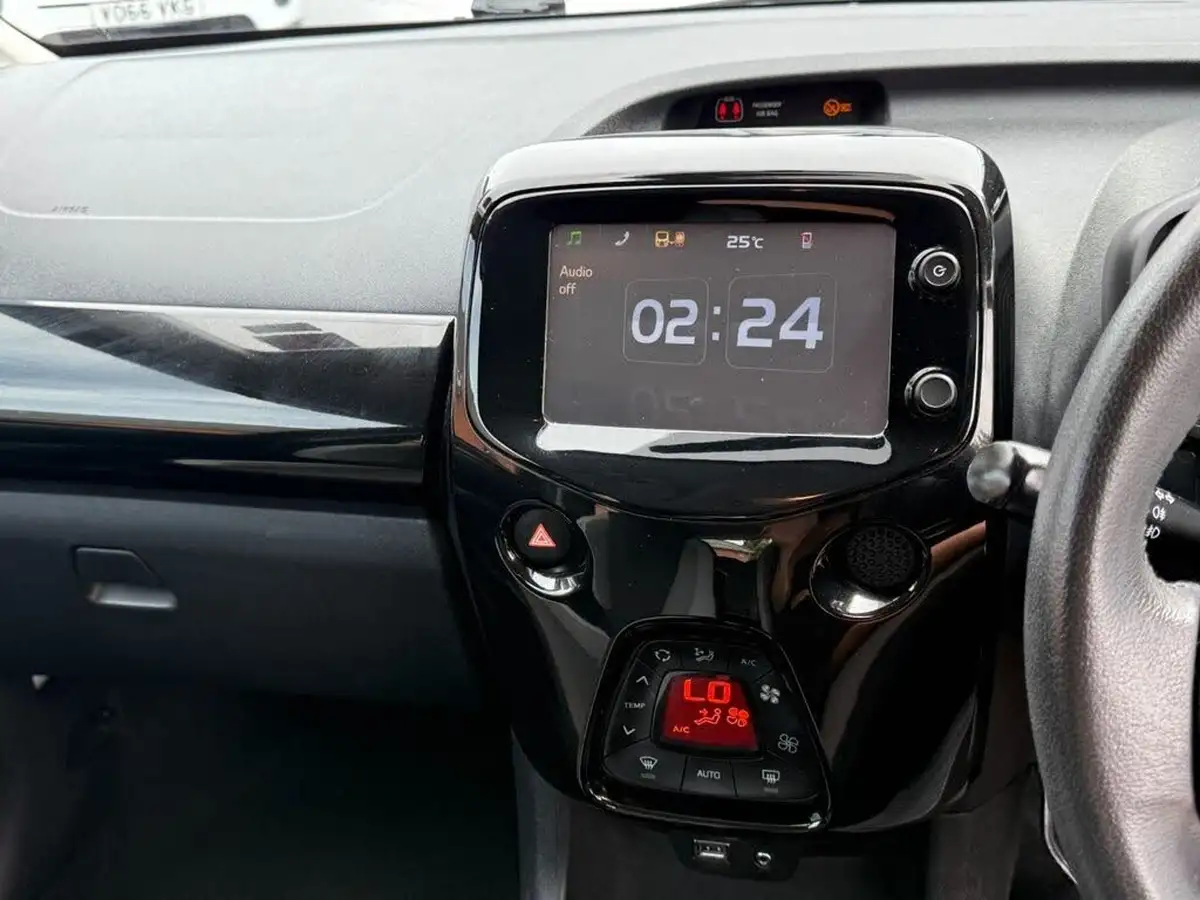2014-toyota-aygo-10-vvt-i-x-clusiv-5d-big-29