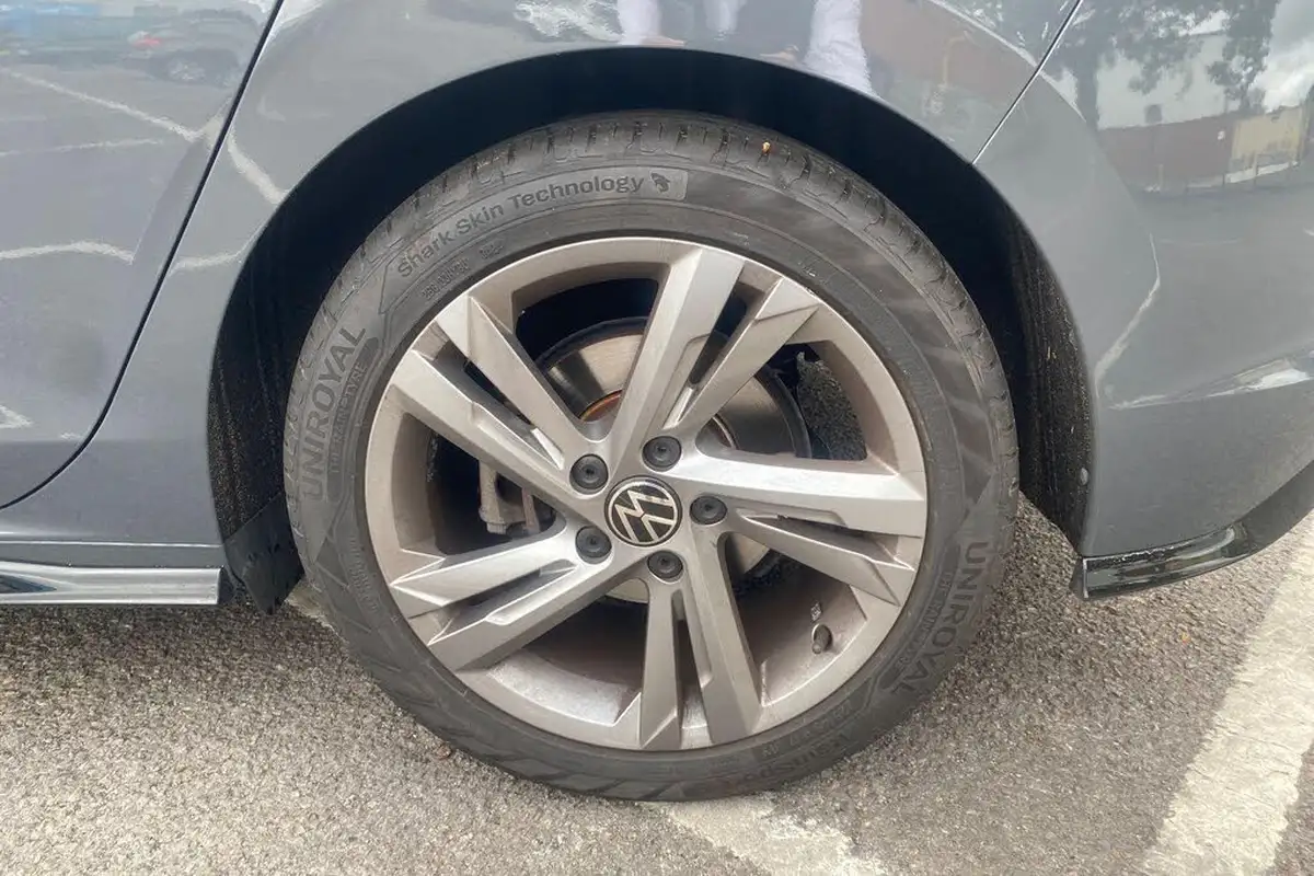 2022-volkswagen-golf-15-etsi-r-line-150ps-hatchback-big-37