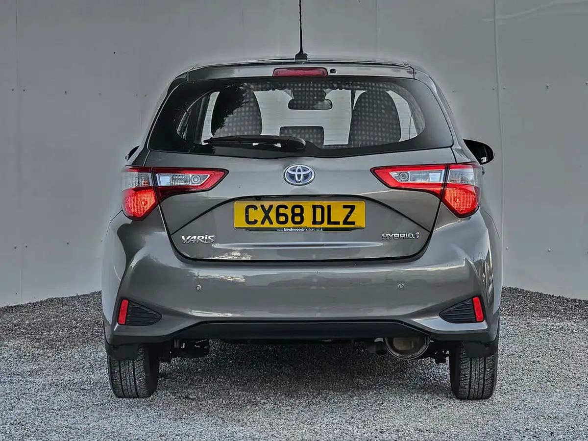 2019-toyota-yaris-15-vvt-i-icon-tech-98bhp-hybrid-1497cc-e-cvt-big-17