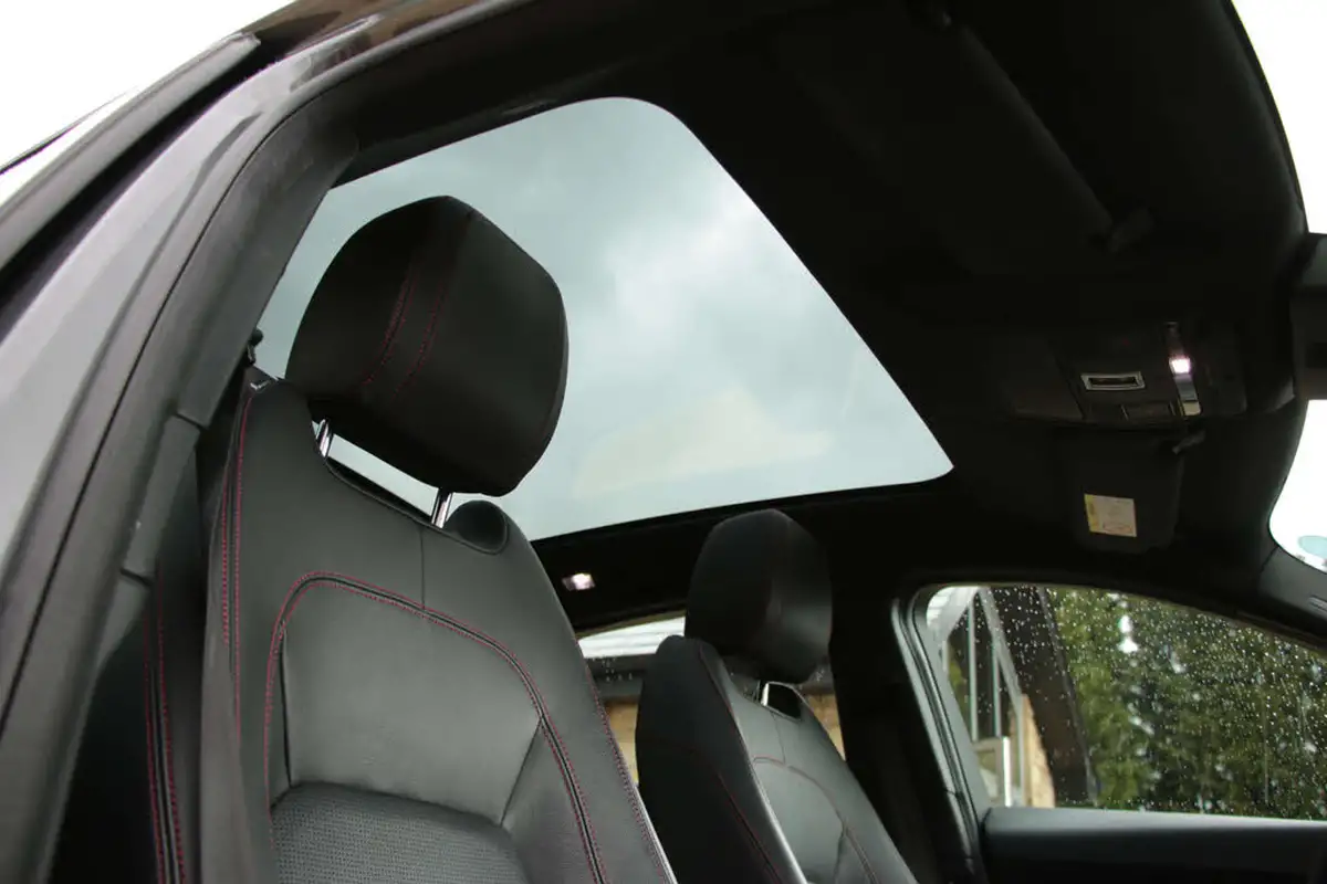 2020-jaguar-e-pace-20-i4-chequered-flag-200ps-big-58