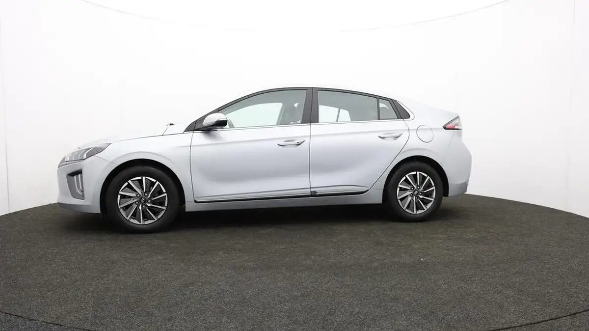 2022-hyundai-ioniq-e-premium-electric-big-62