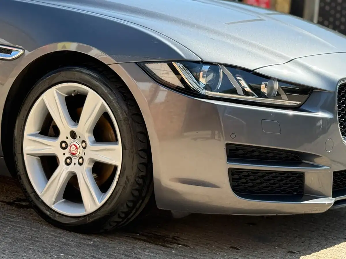 2016-jaguar-xe-20td-portfolio-180ps-big-19