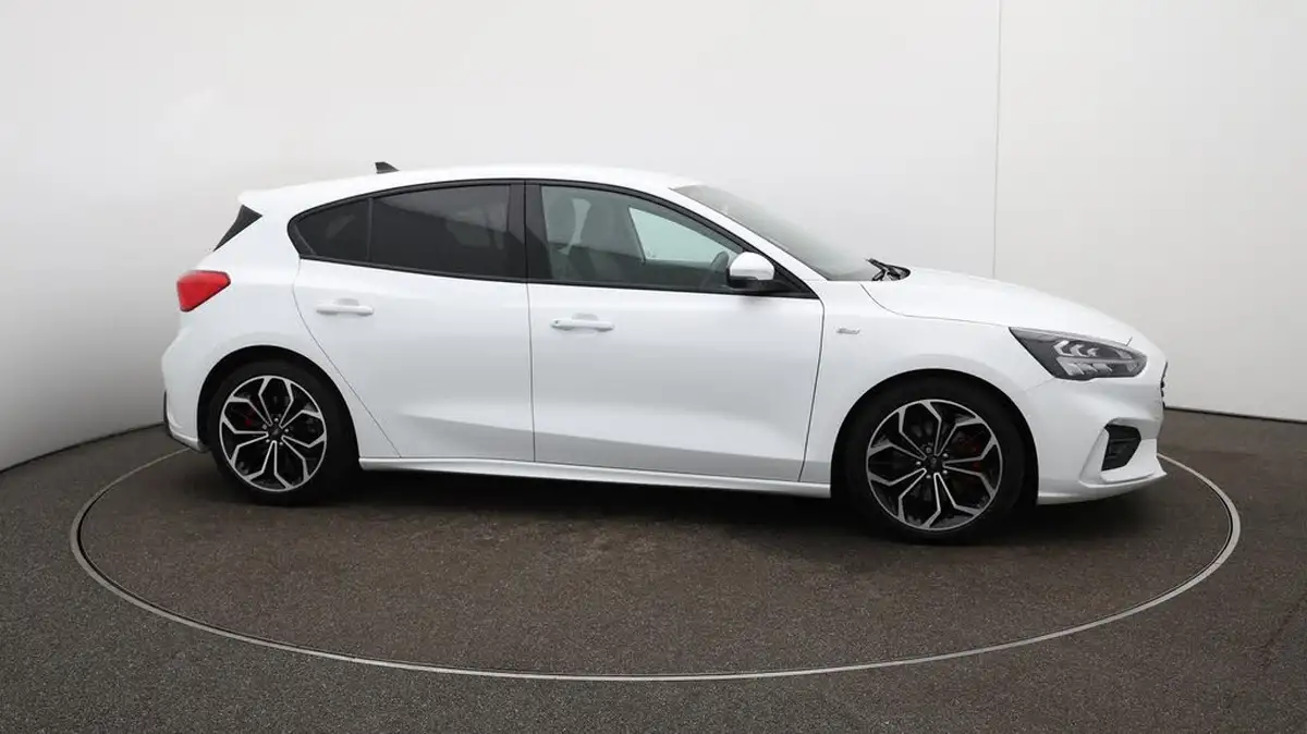 2020-ford-focus-20-st-line-x-hatchback-big-35