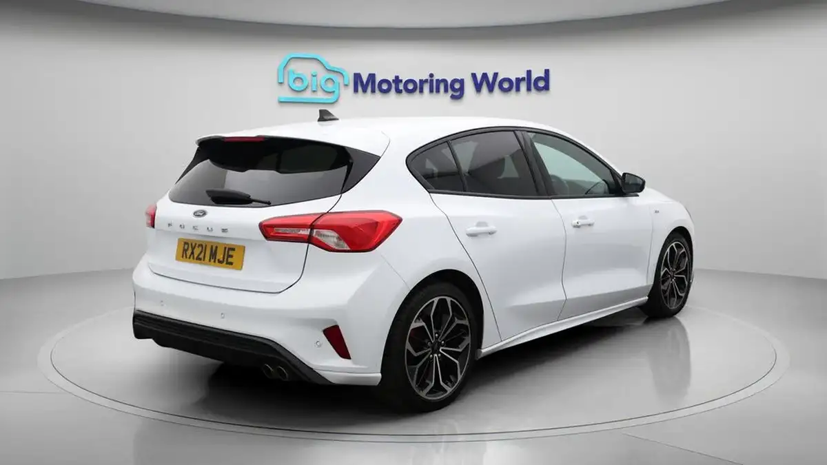 2020-ford-focus-20-st-line-x-hatchback-big-7